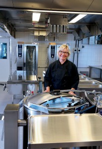 Lena Öström - I köket på nya skolan