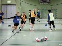 Eleverna på fotbollsgymnasiet arbetar målmedvetet för att lyckas - och har kul på vägen.