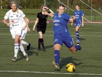 HSK:s Joanna Wallgren tilldelades priset Årets Damspelare av Ångermanlands Fotbollsförbund efter fjolårets starka säsong. I sista hemmamötet för säsongen i Division 1 Norrland visade hon varför.