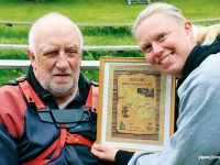 Rudolf Sundström har jobbat många timmar ideellt i Janne Vängmans namn. Hans farfar J R Sundström skrev Janne Vängmanböckerna. Bland annat var han med och röjde och fixade stigen då Janne Vängmanritten etablerades 2001. Och han var med på årets städdag på Janne Vängmantorpet tillsammans med bland annat sin dotter Marianne Sundström.