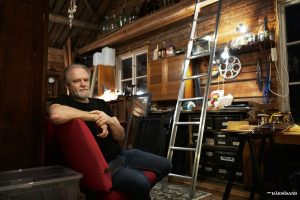 Andreas Brännlund 
i sin ateljé.