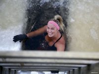 Elin Granstrand bangar inte ett vinterbad trots att termometern visar minus 22.