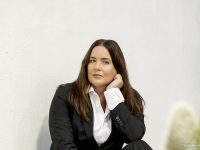 Anna Martinengo, uppväxt i Härnösand, har debuterat som deckarförfattare. 
Till våren kommer den andra boken i serien.