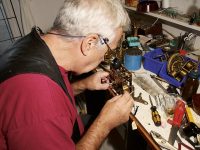 Rune fortsätter fixa härnösandsbornas klockor.